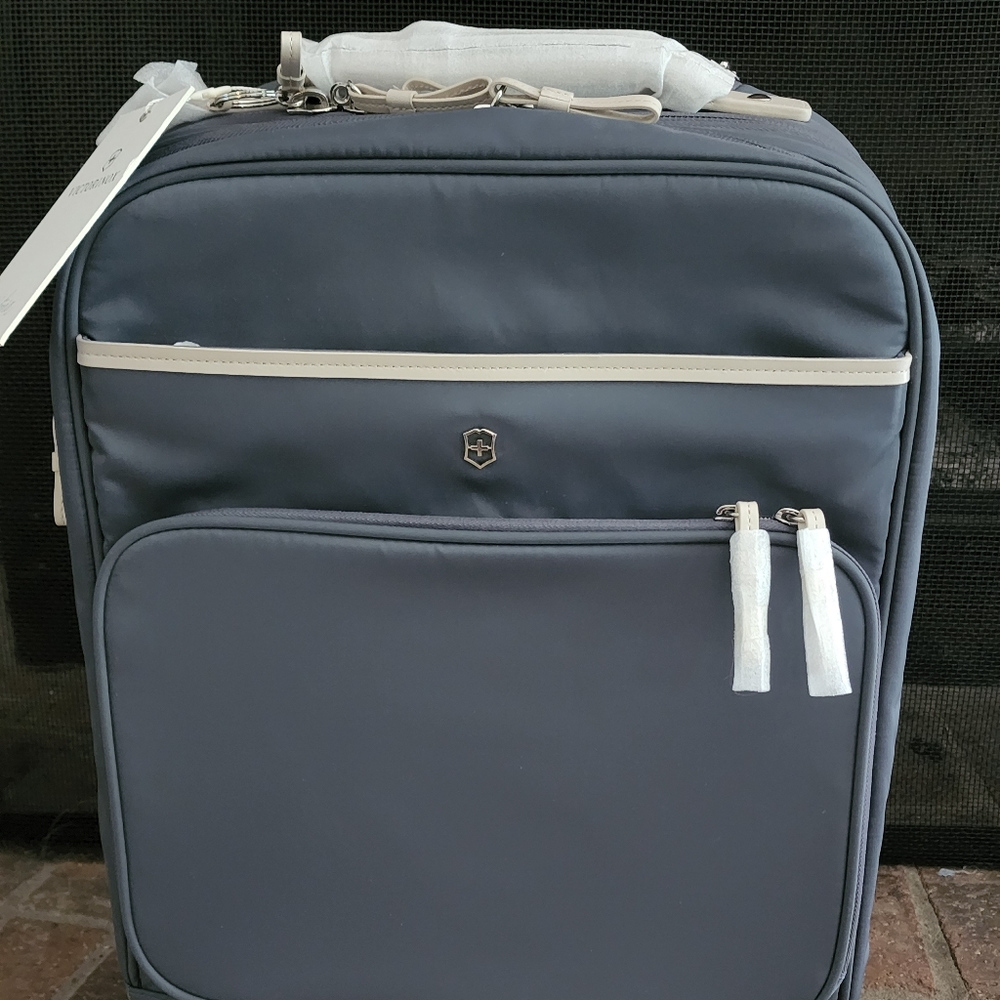 NEW VICTORINOX Victoria Brilliance Grey Spinner Laptop Business Case 601245